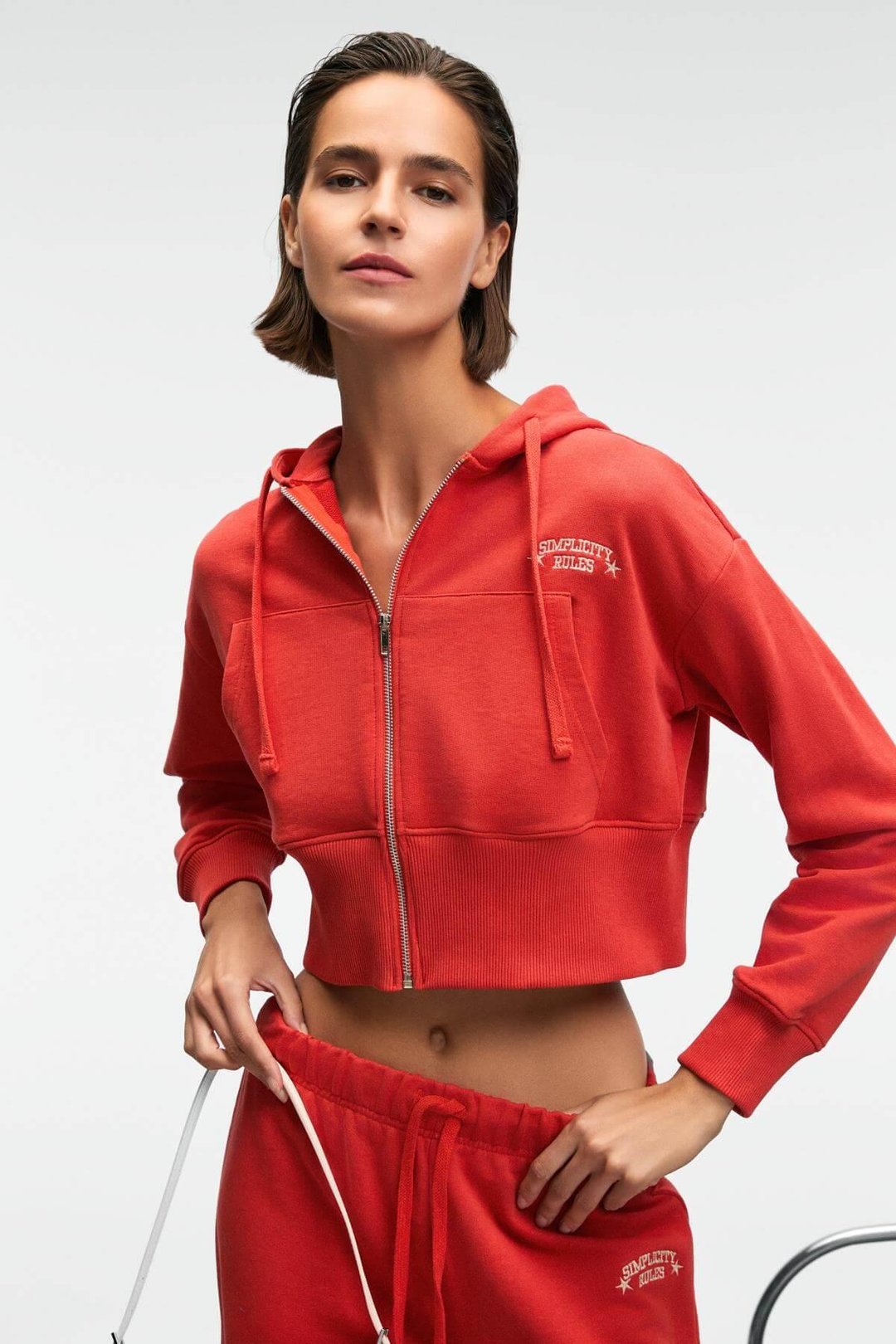 ELARA Kadın Metal Fermuarlı Nakışlı Kapüşonlu Crop Kırmızı Sweatshirt