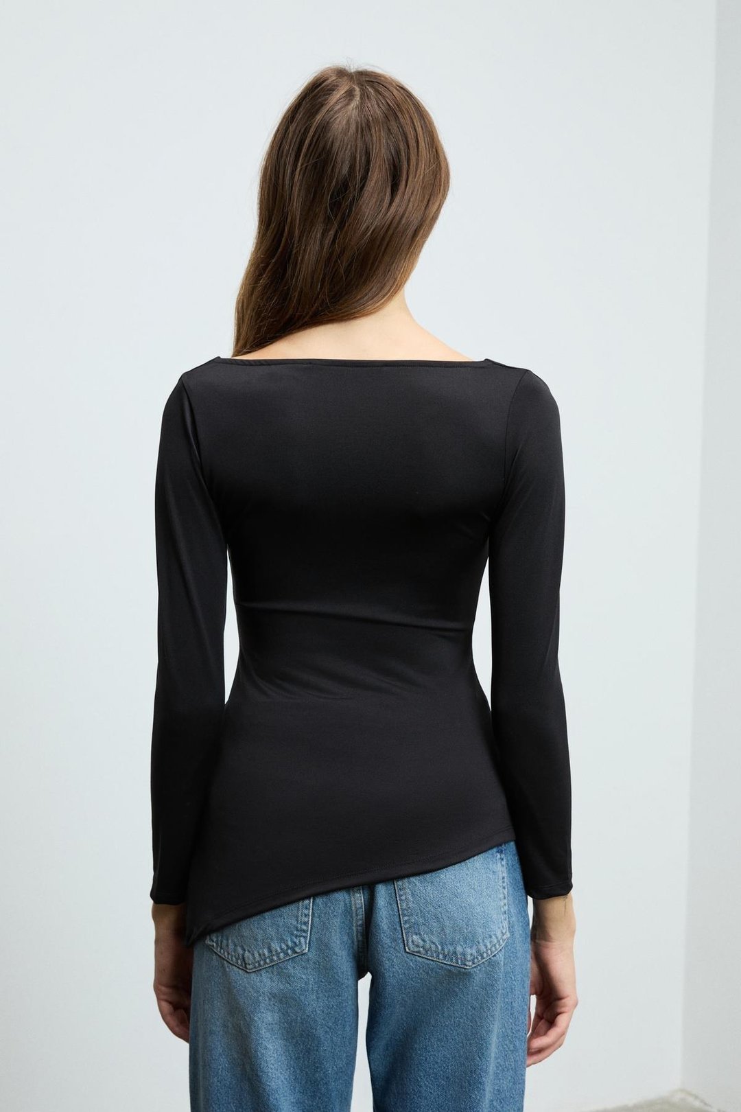 ENISSIA Kadın Derin V Yaka Esnek Kumaşlı Vücuda Oturan Siyah Bluz