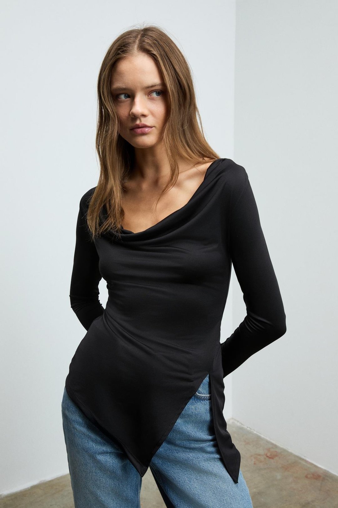 ENISSIA Kadın Derin V Yaka Esnek Kumaşlı Vücuda Oturan Siyah Bluz