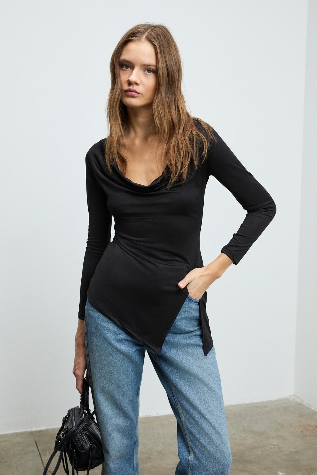 ENISSIA Kadın Derin V Yaka Esnek Kumaşlı Vücuda Oturan Siyah Bluz