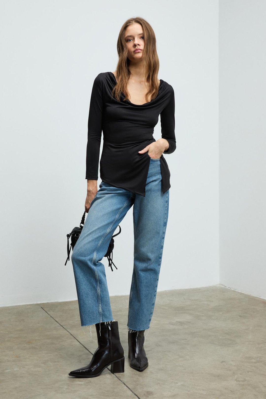 ENISSIA Kadın Derin V Yaka Esnek Kumaşlı Vücuda Oturan Siyah Bluz