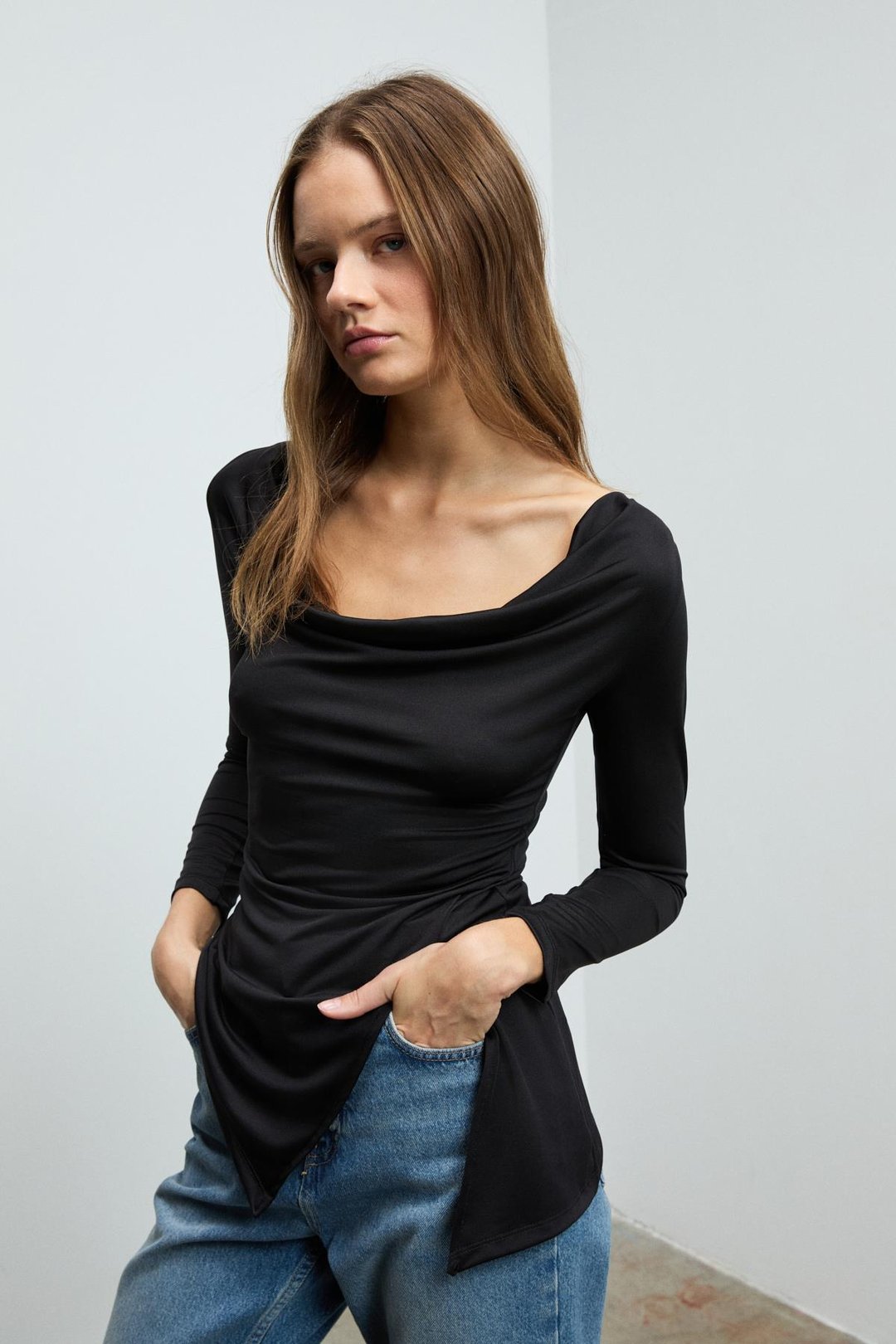 ENISSIA Kadın Derin V Yaka Esnek Kumaşlı Vücuda Oturan Siyah Bluz