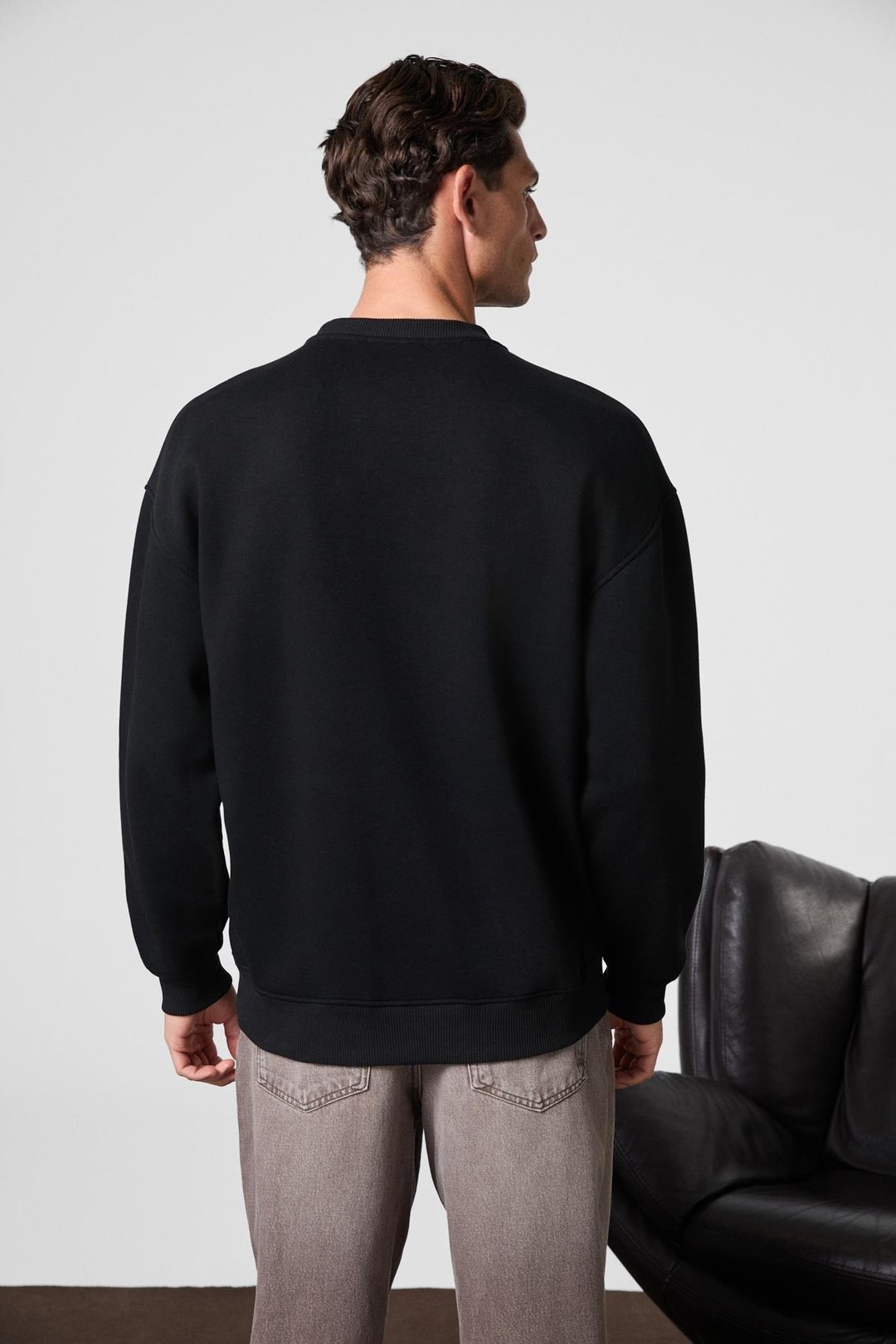 Ernest Erkek Organik Pamuklu Yumuşacık Baskı Detaylı Bisiklet Yaka İçi Polarlı Siyah Sweatshirt