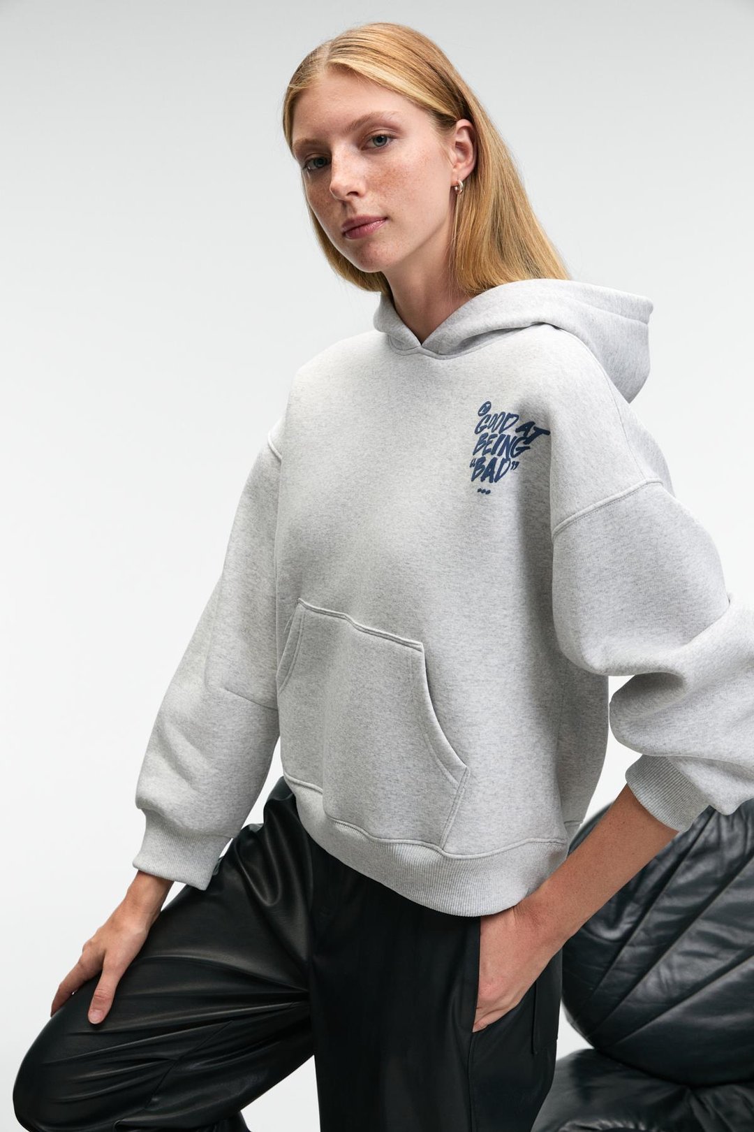 EVANTIA Kadın Baskılı Oversize Kapüşonlu Nakış Detaylı Kanguru Cep Grimelanj Sweatshirt