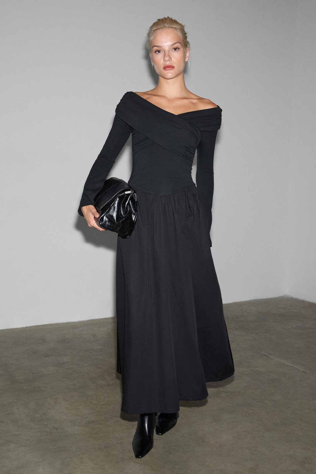 FRUENDO Kadın Asimetrik Yakalı Üstü Esnek Kumaşlı Eteği Poplin Uzun Siyah Elbise