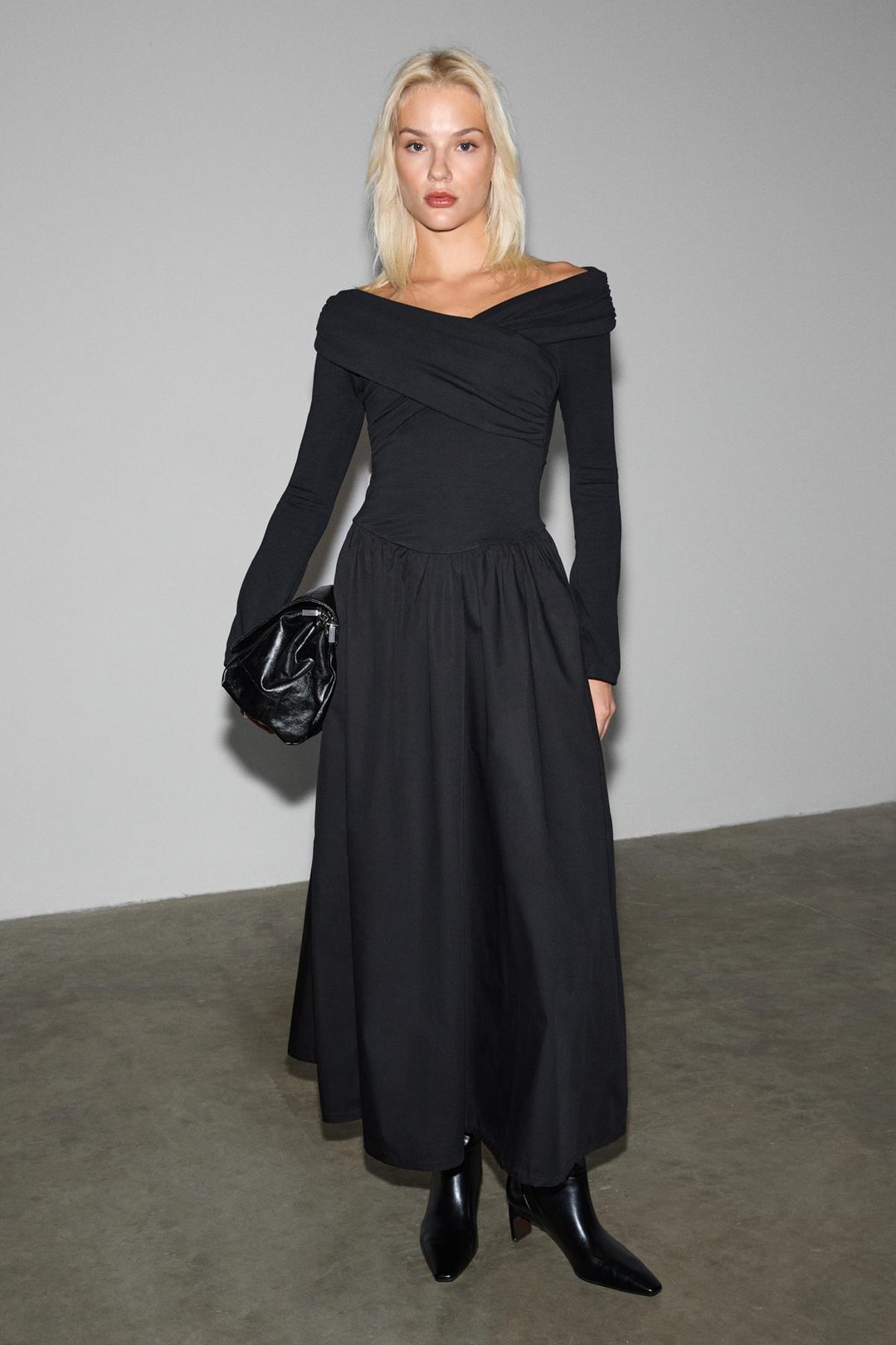 FRUENDO Kadın Asimetrik Yakalı Üstü Esnek Kumaşlı Eteği Poplin Uzun Siyah Elbise