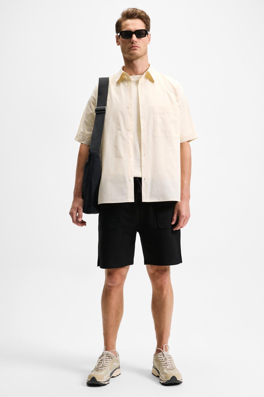 GAUCI Erkek Beli Lastikli Yan ve Arka Cepli Relaxed Siyah Şort