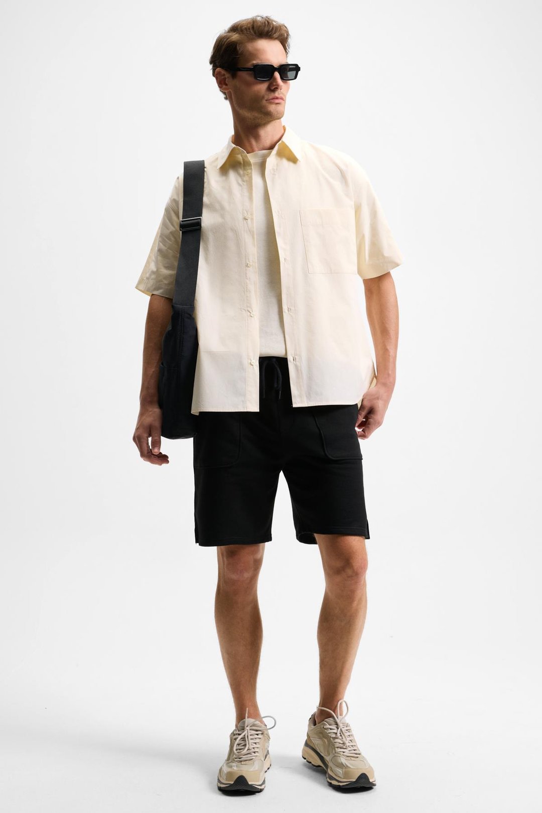 GAUCI Erkek Beli Lastikli Yan ve Arka Cepli Relaxed Siyah Şort