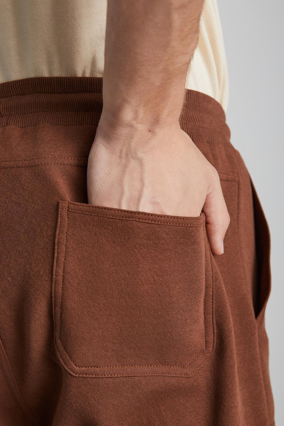 GORAN Erkek Organik Pamuklu İçi Polarlı Cepleri Üstten Paçası Lastikli Kahverengi Eşofman Altı
