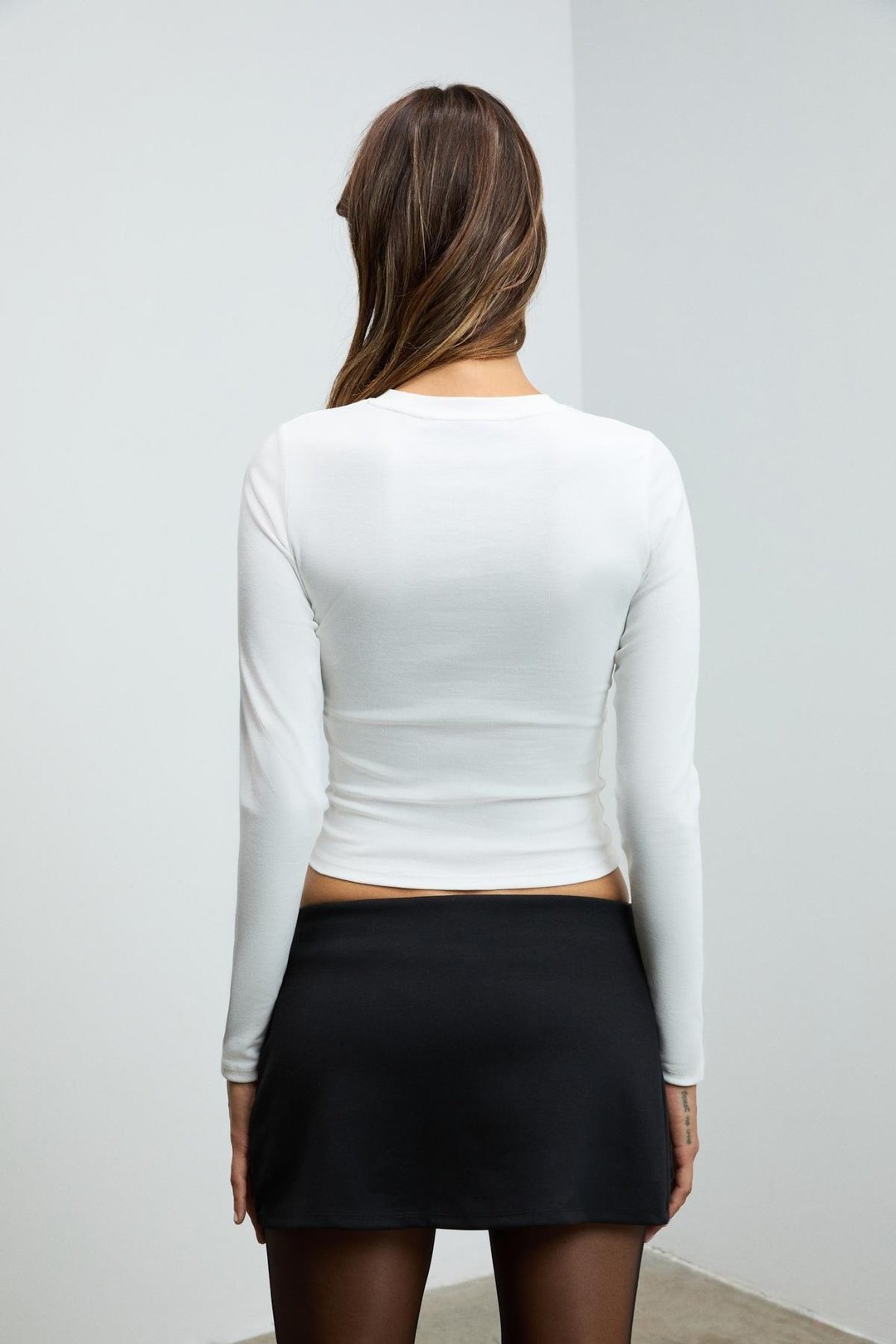 GRIGROS Kadın Esnek Kumaşlı Vücuda Oturan Slim Fit Uzun Kollu Beyaz T-Shirt