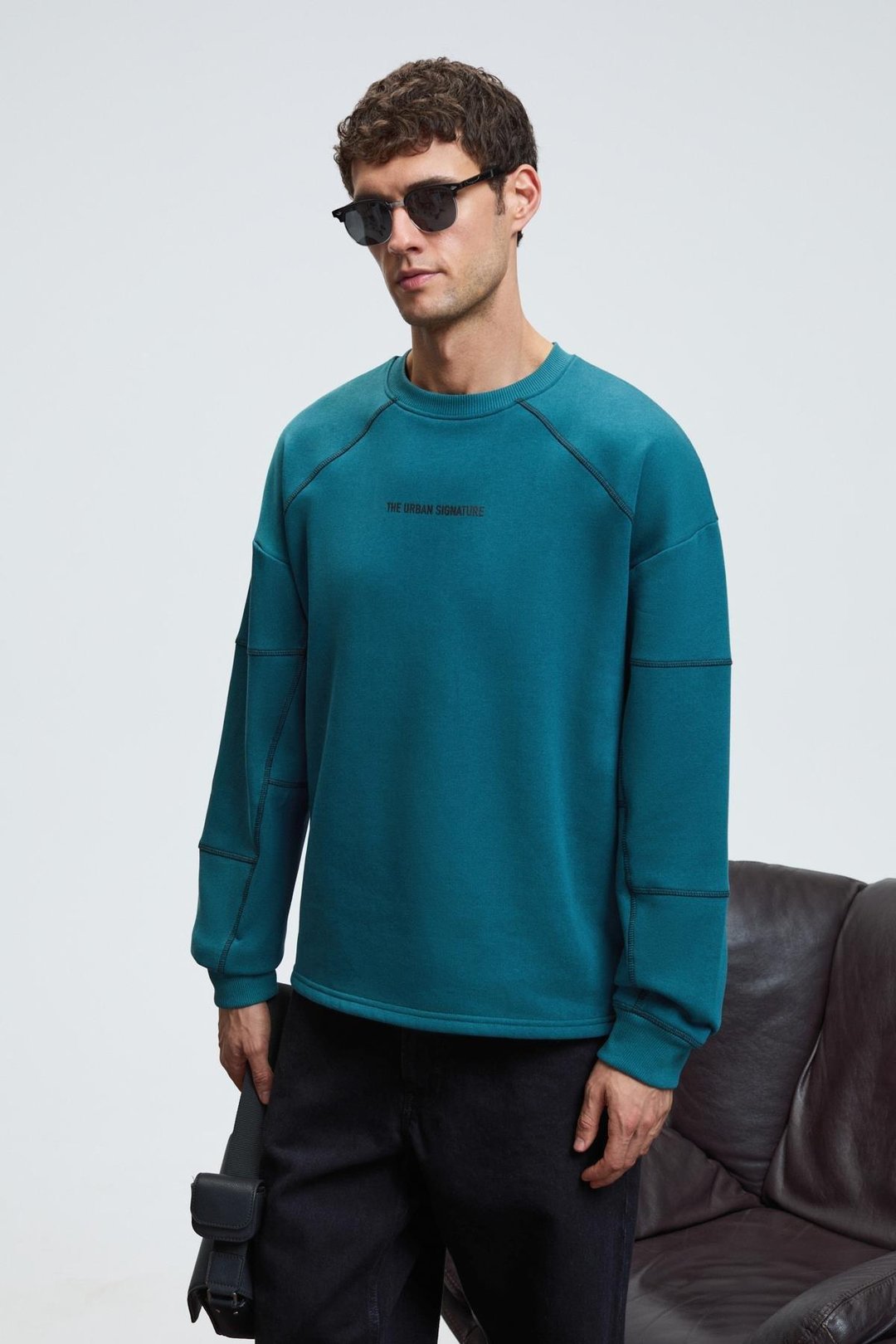 HAL Erkek Yuvarlak Yaka Önünde Ve Kollarında Süs Dikiş Detaylı Baskılı Regular Fit Yeşil Sweatshirt