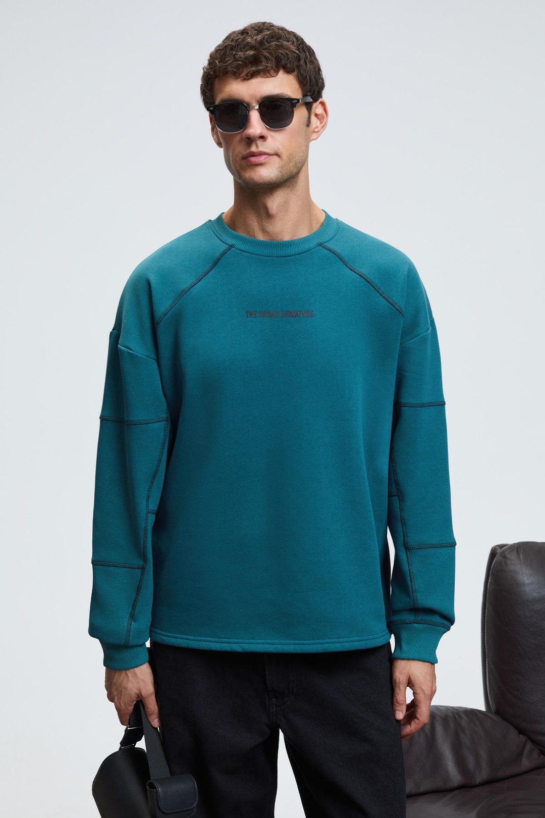 HAL Erkek Yuvarlak Yaka Önünde Ve Kollarında Süs Dikiş Detaylı Baskılı Regular Fit Yeşil Sweatshirt