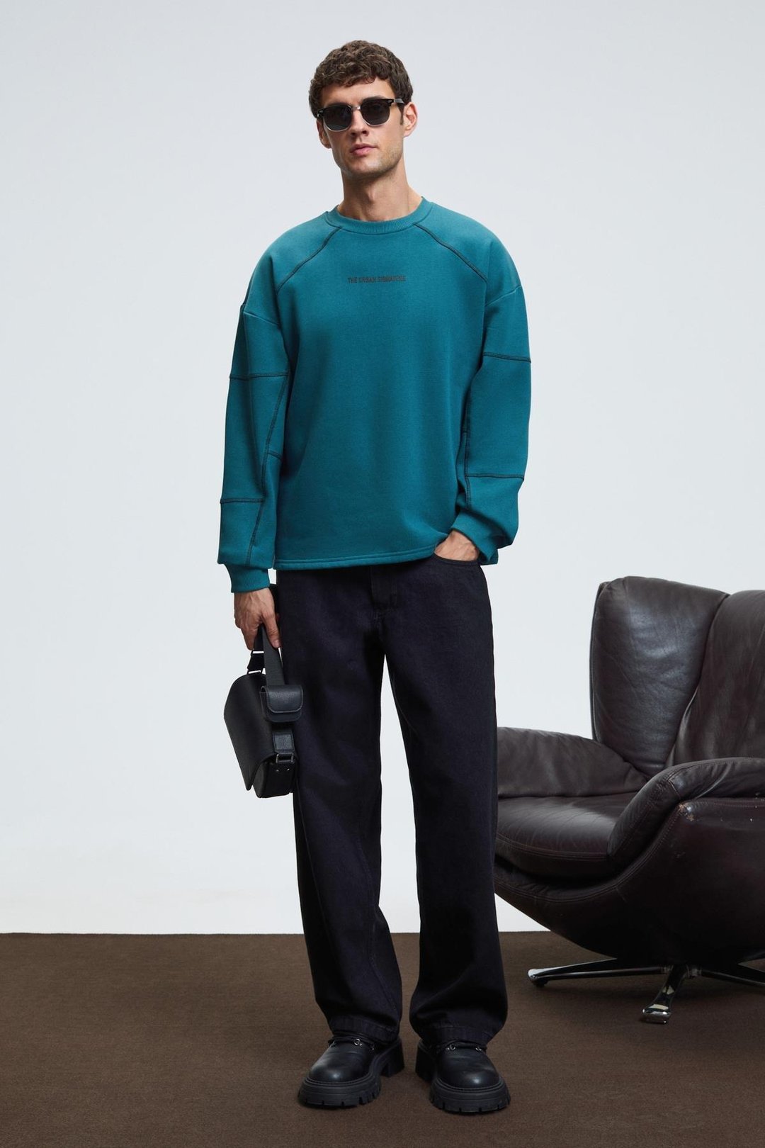 HAL Erkek Yuvarlak Yaka Önünde Ve Kollarında Süs Dikiş Detaylı Baskılı Regular Fit Yeşil Sweatshirt