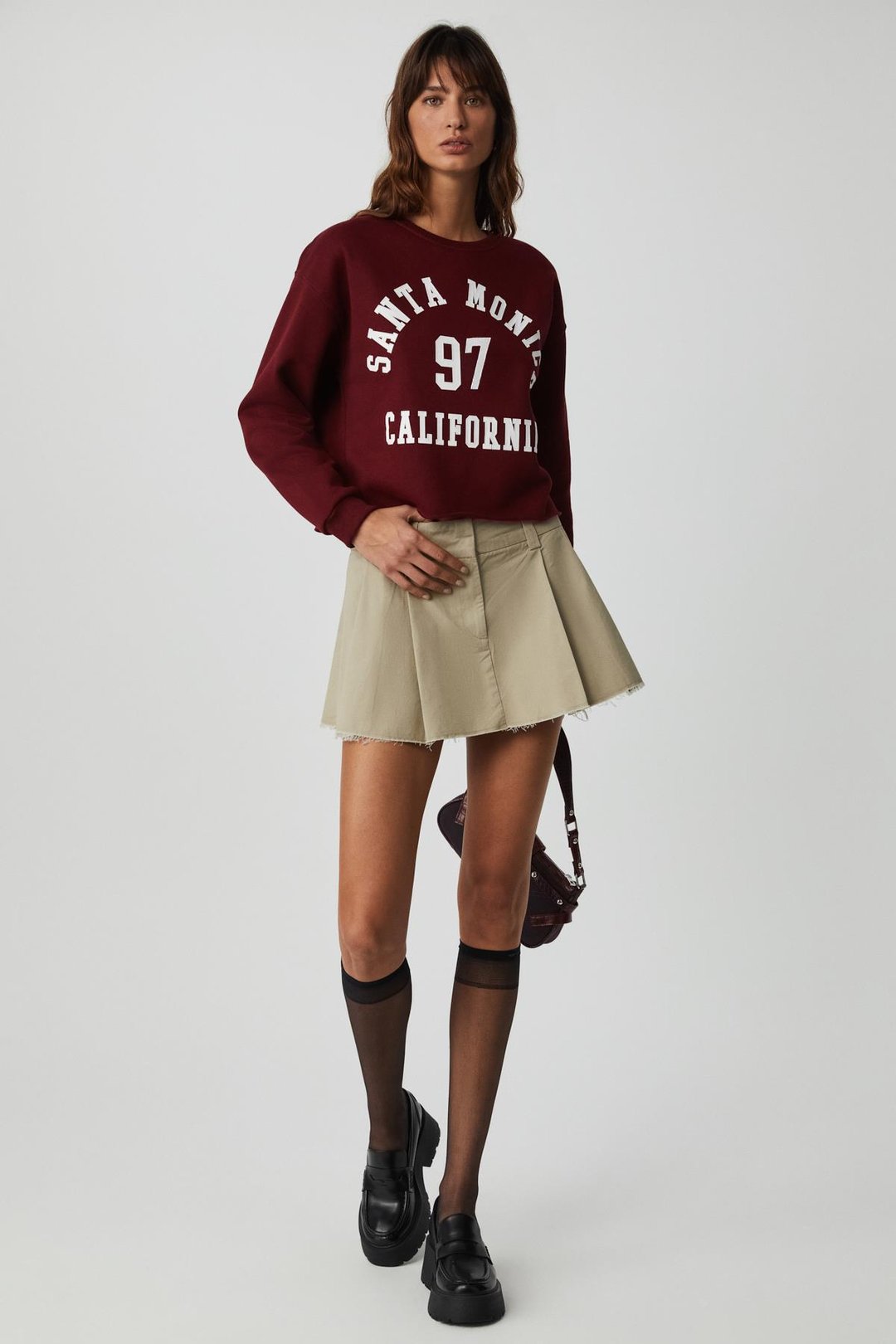 JAELYN Kadın Uzun Kollu Yuvarlak Yaka Önü Baskılı Düşük Omuz Kısa Bordo Sweatshirt