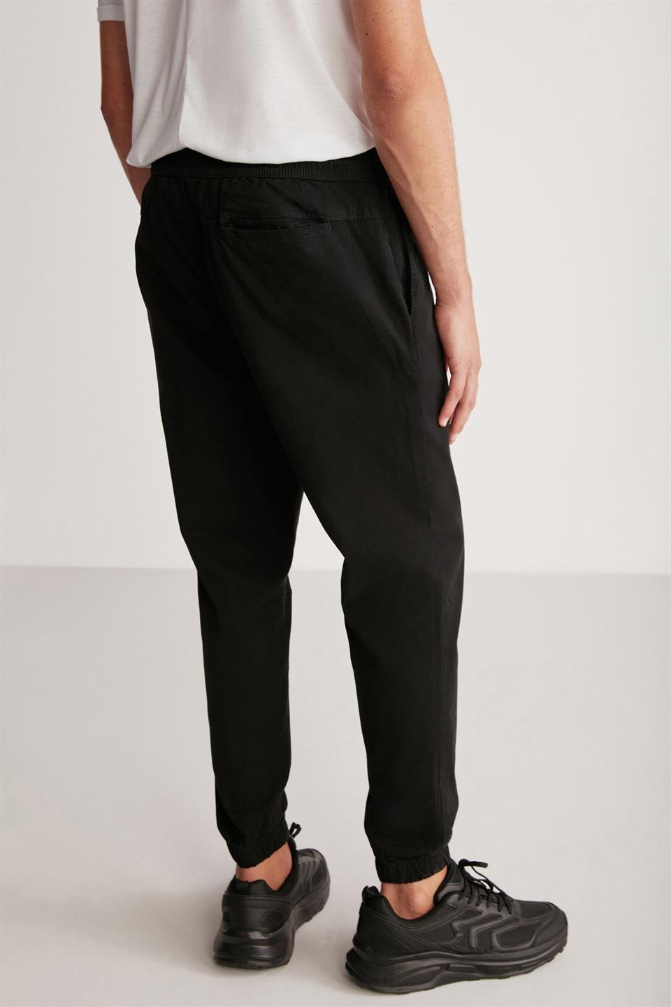 JAKOB  Comfort Siyah Tekli Pantolon