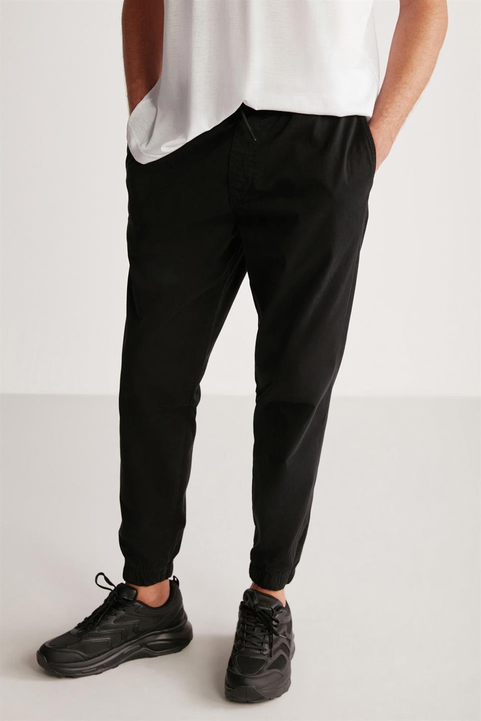 JAKOB  Comfort Siyah Tekli Pantolon