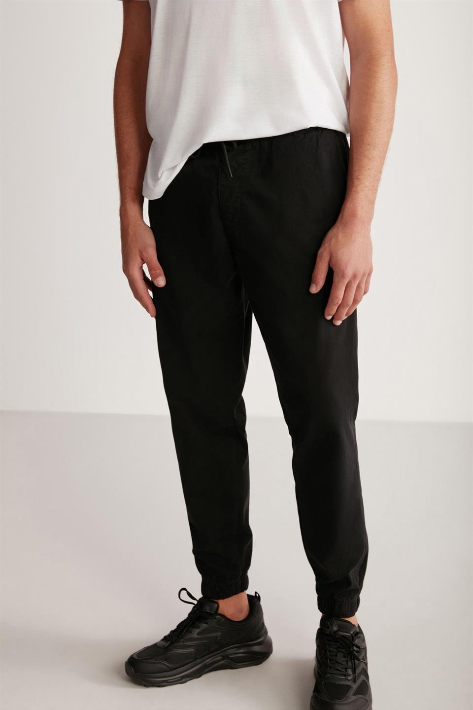 JAKOB  Comfort Siyah Tekli Pantolon