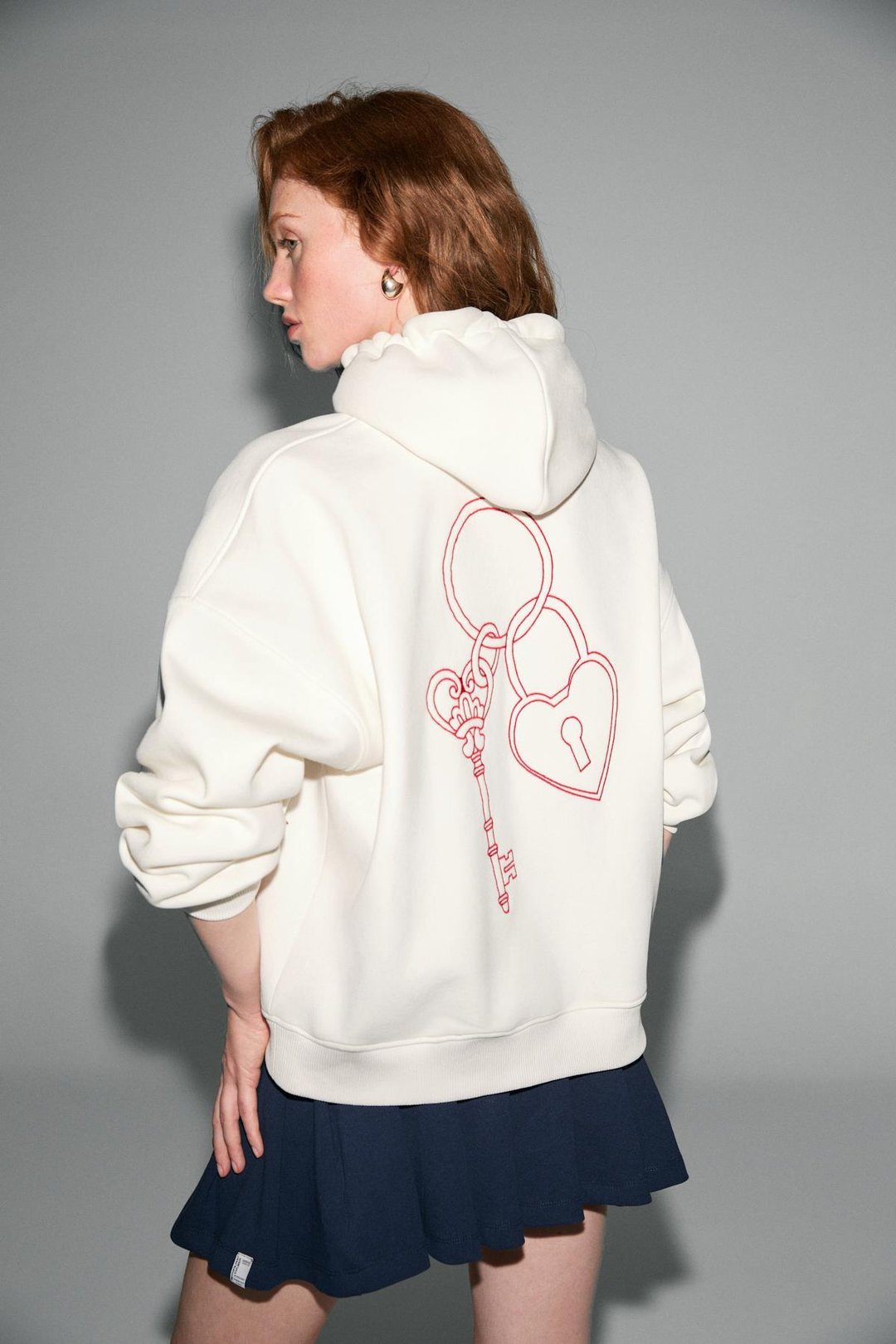 JASSES Kadın Oversize Nakışlı Kapüşonlu Beyaz Sweatshirt