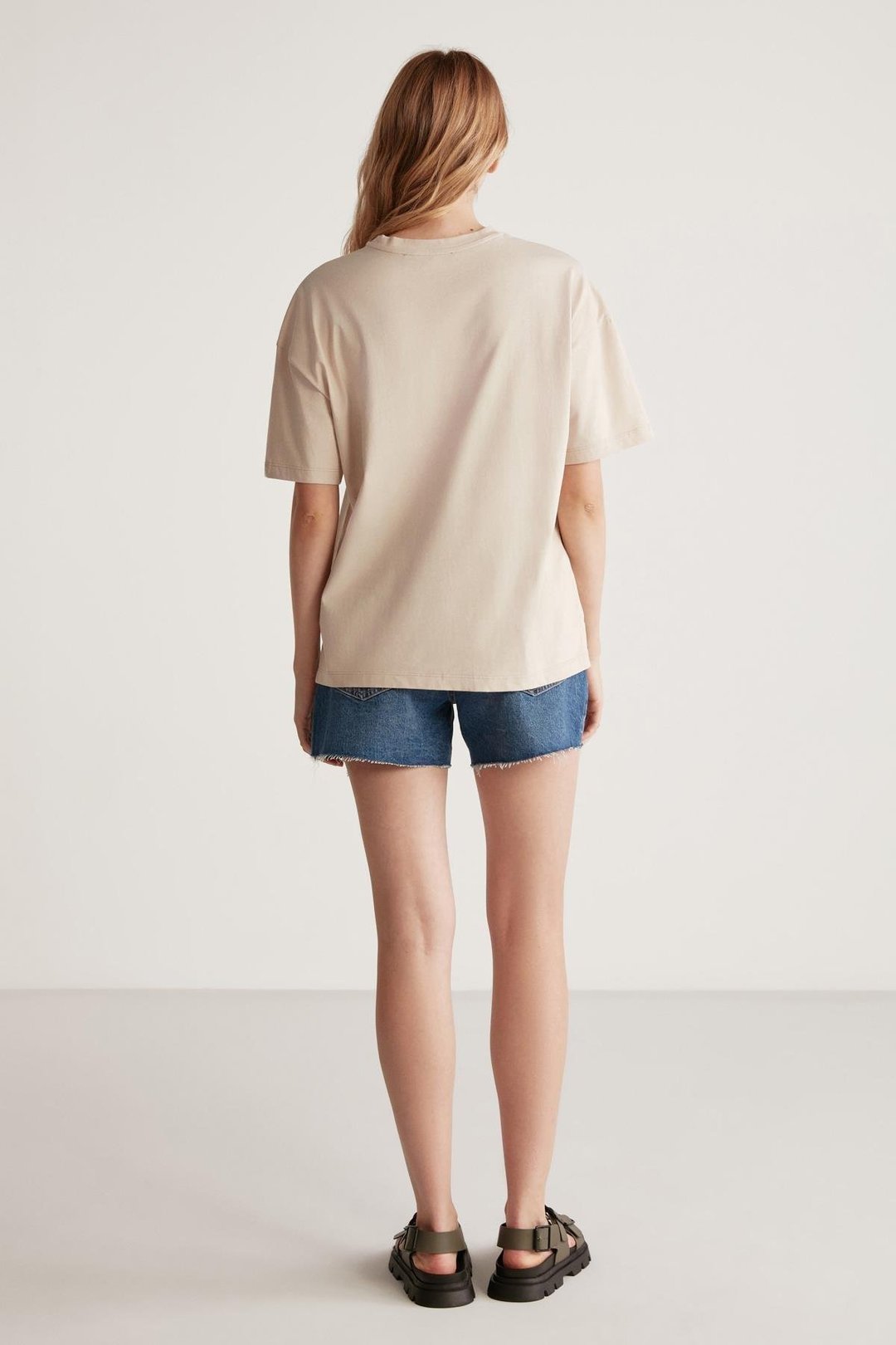 Jemmy Kadın %100 Organik Pamuk Relaxed Fit Yırtmaçlı Yuvarlak Yakalı Bej T-Shirt