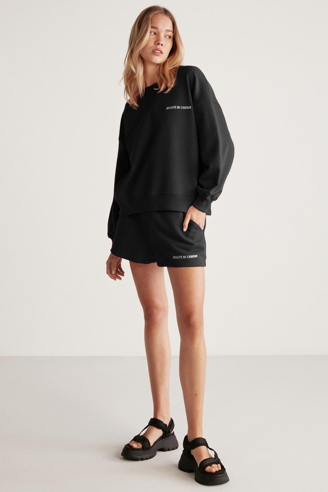 JENNIFER Kadın İçi Polarlı Yumuşacık Nakış Detaylı Organik Pamuk Oversize Siyah Sweatshirt