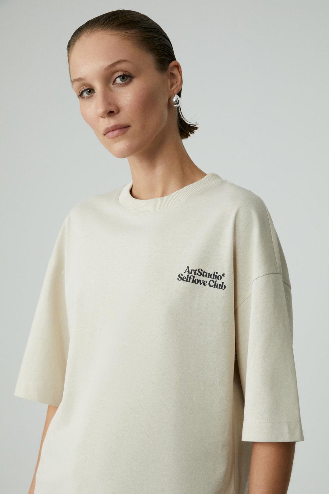 JESLEEN Kadın Oversıze Yuvarlak Yaka Relaxed Bej T-Shirt