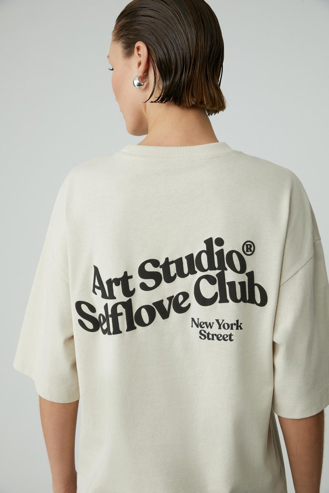 JESLEEN Kadın Oversıze Yuvarlak Yaka Relaxed Bej T-Shirt