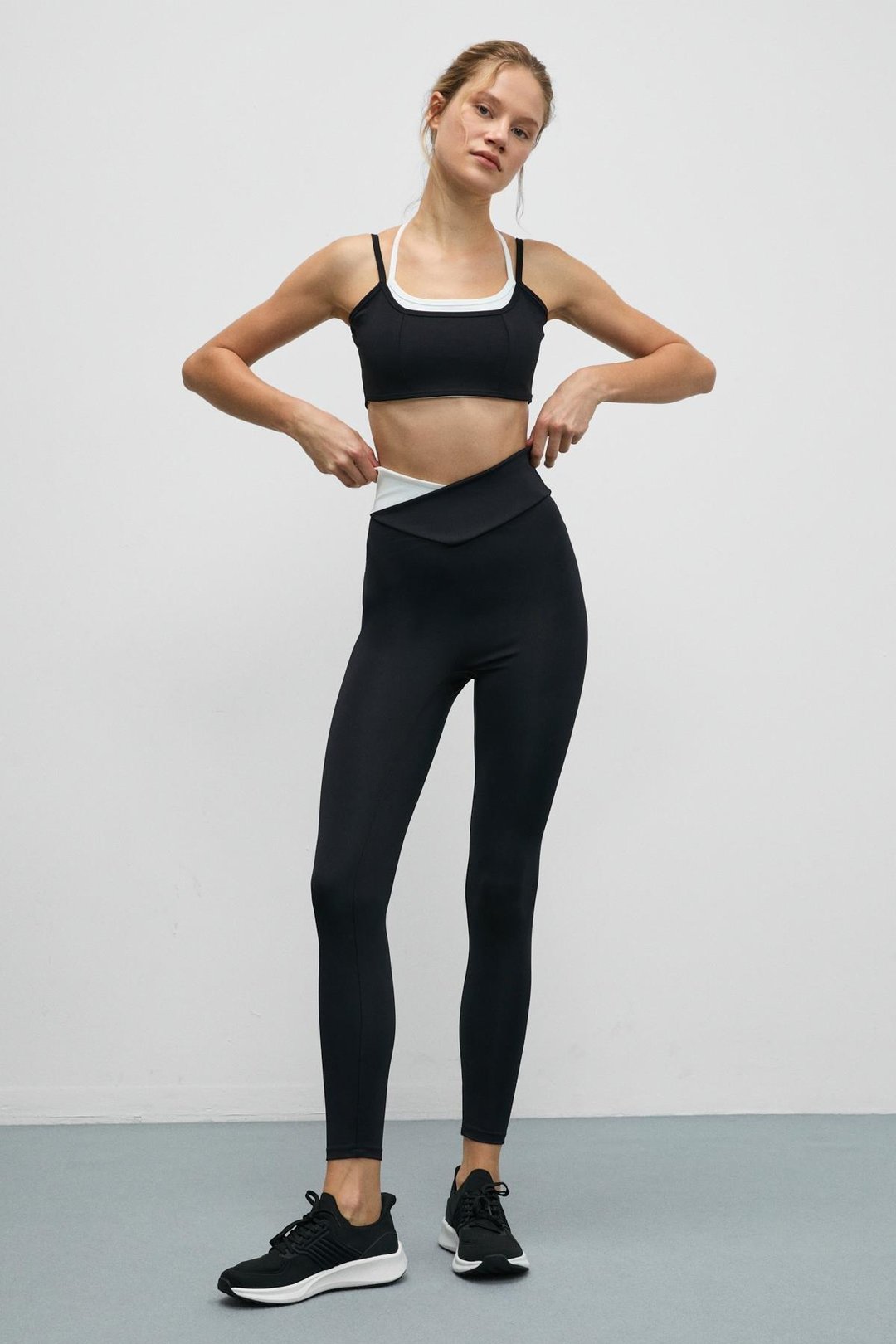 JULSEN Kadın Yumuşak Ve Esnek Dokulu Asimetrik Konstrat Bel Detaylı Siyah - Beyaz Tayt