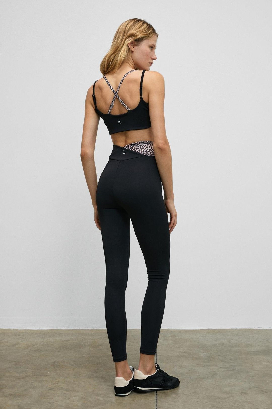 JULSEN Kadın Yumuşak Ve Esnek Dokulu Asimetrik Konstrat Bel Detaylı Siyah Tayt