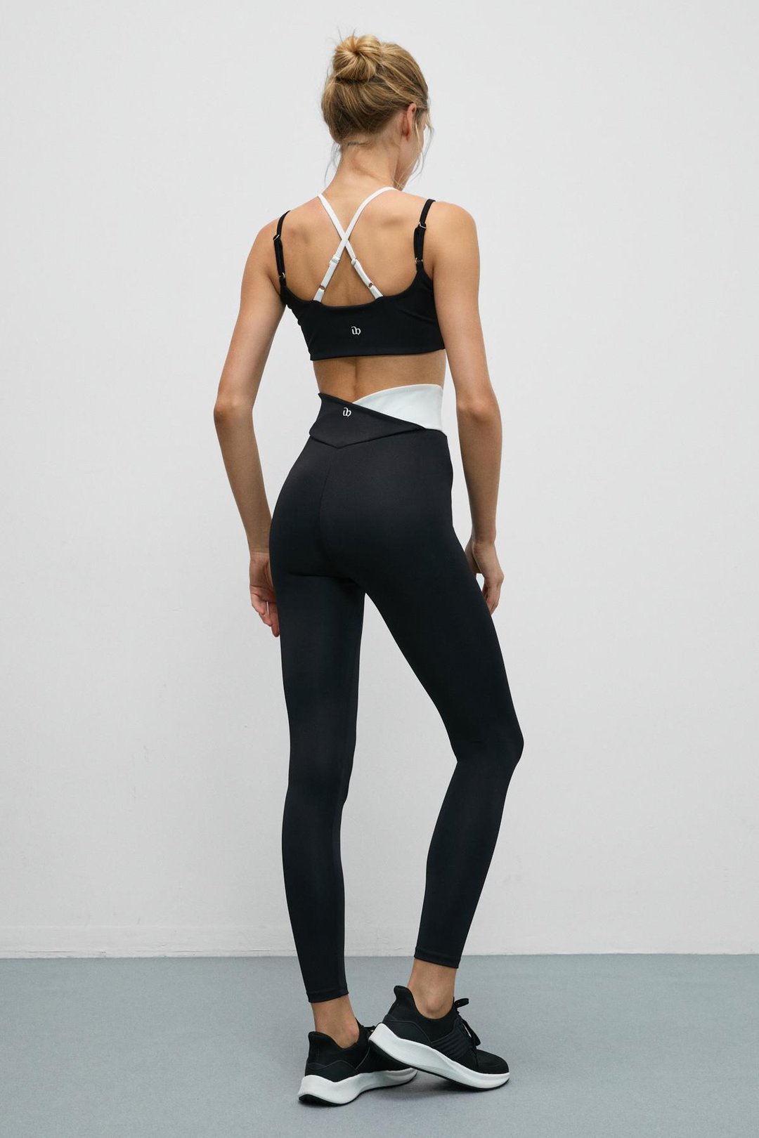 JULSEN Kadın Yumuşak Ve Esnek Dokulu Asimetrik Konstrat Bel Detaylı Siyah - Beyaz Tayt