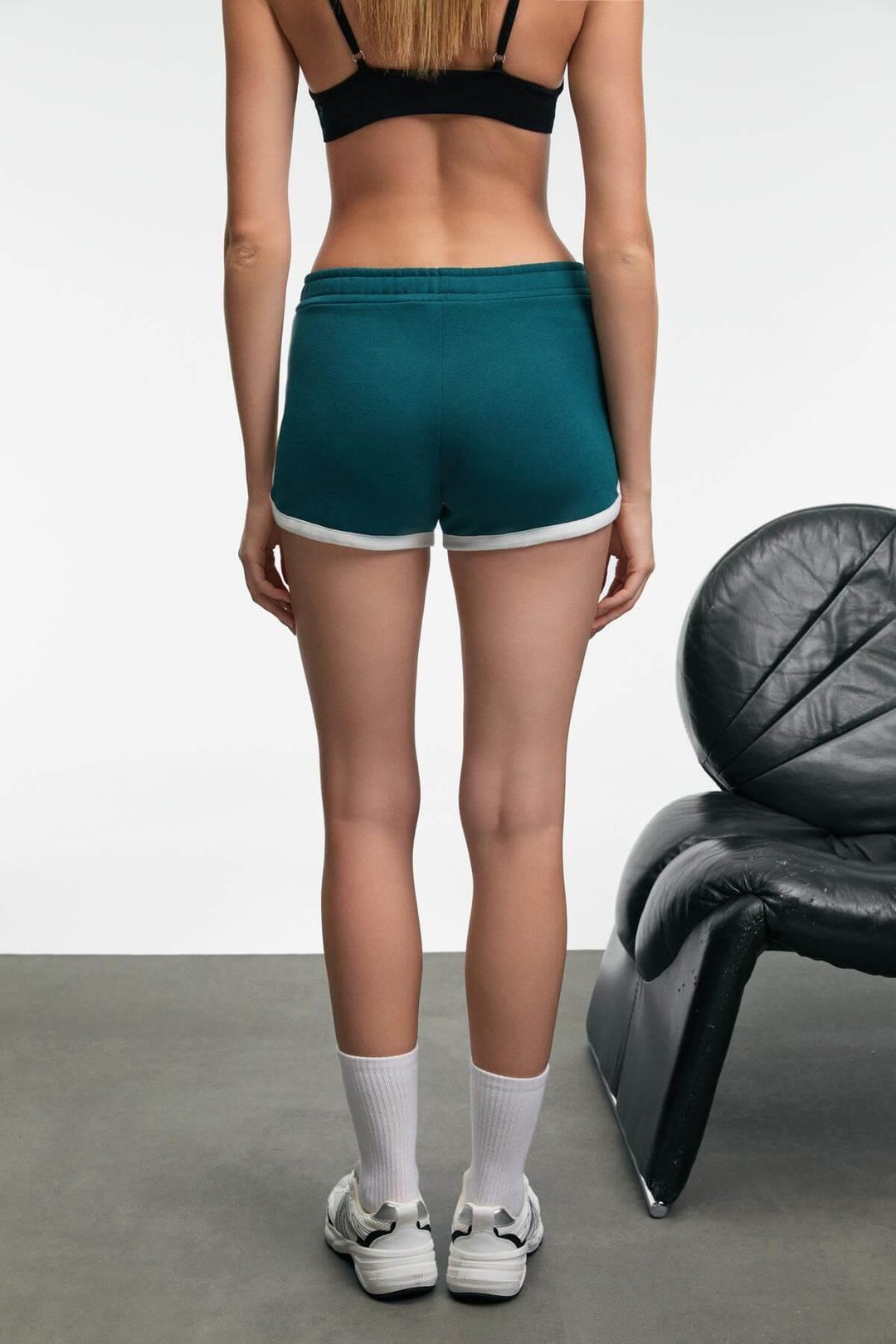 JUNELIA Kadın Kontrast Renk Biyeli Regular Fit Kısa Koyu Turkuaz Şort