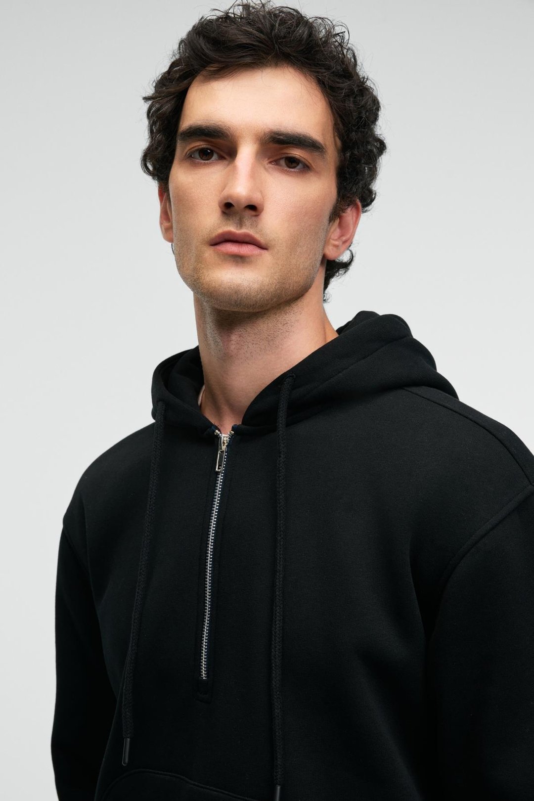 JUSTUS Erkek Kapüşonlu Kanguru Cepli Fermuar Yakalı Siyah Sweatshirt