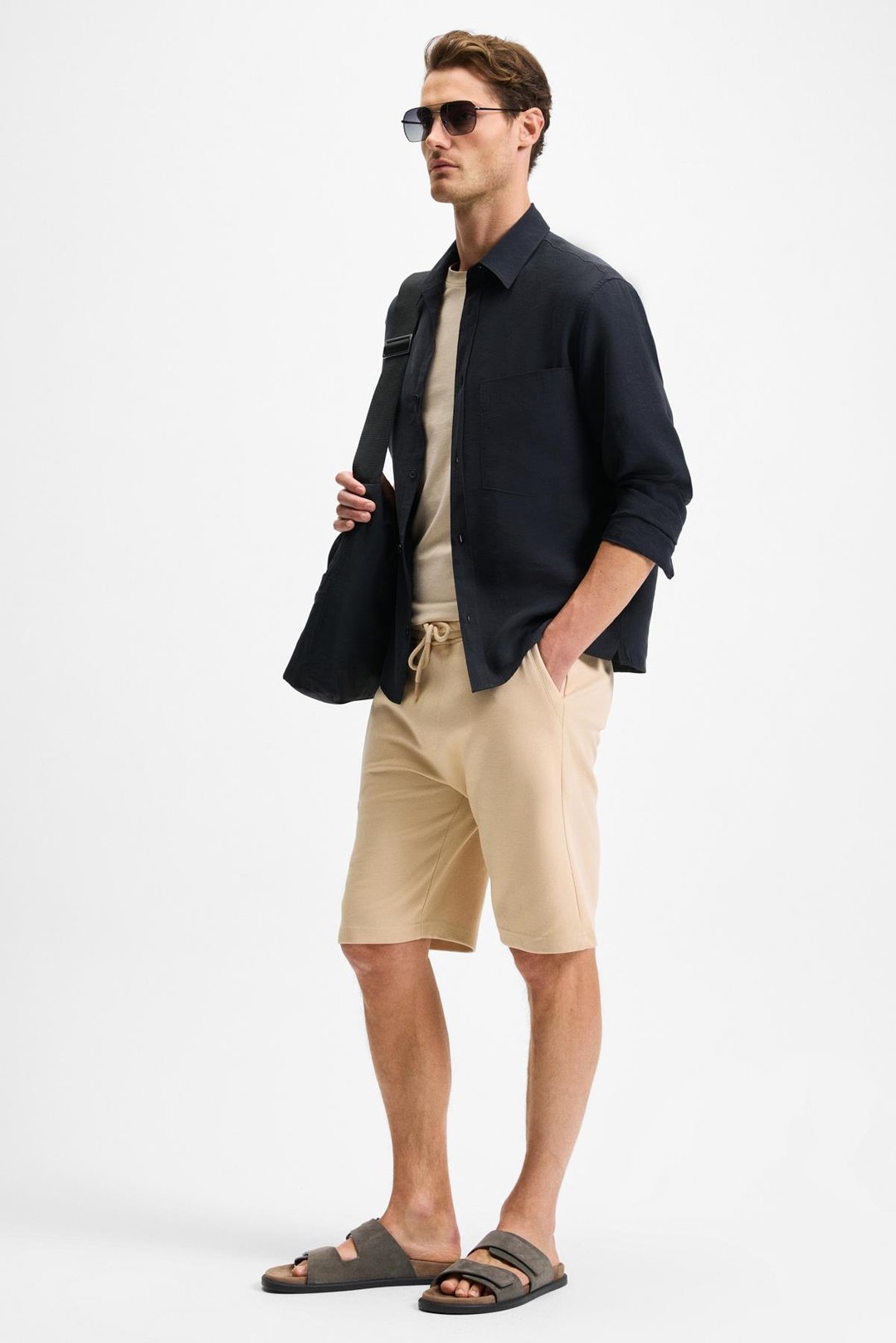 JUUSO Erkek Dökümlü Kumaş Gömlek Yaka Düğmeli Manşetli Cep Detaylı Uzun Kol Siyah Gömlek