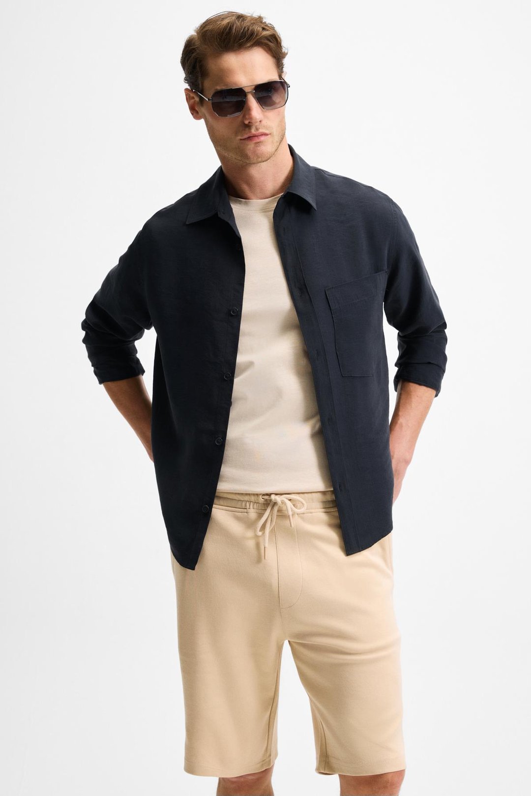 JUUSO Erkek Dökümlü Kumaş Gömlek Yaka Düğmeli Manşetli Cep Detaylı Uzun Kol Siyah Gömlek