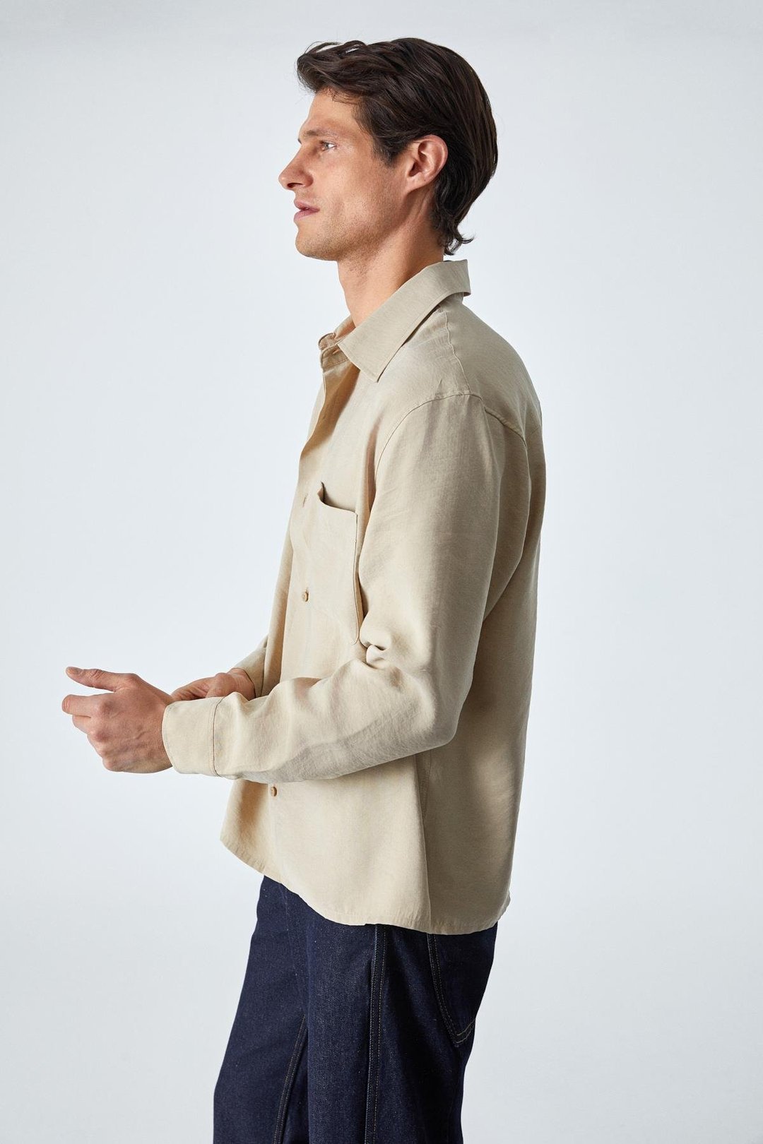 JUUSO Erkek Dökümlü Kumaş Gömlek Yaka Düğmeli Manşetli Cep Detaylı Uzun Kol Bej Gömlek