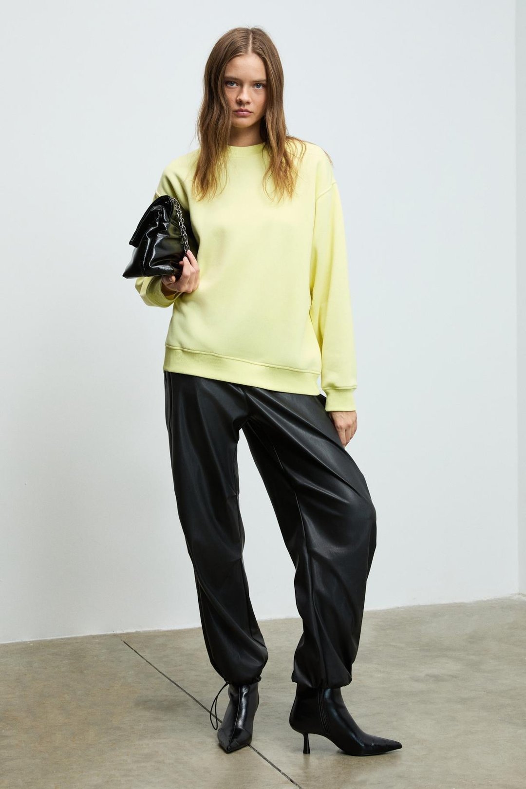 KARIUS Kadın Organik Pamuklu İçi Polarsız Oversize Yuvarlak Yakalı Sarı Sweatshirt