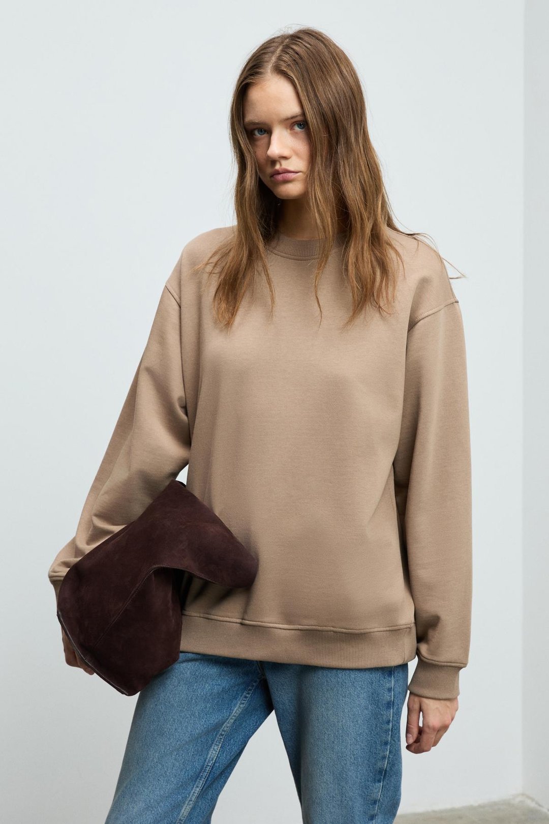 KARIUS Kadın Organik Pamuklu İçi Polarsız Oversize Yuvarlak Yakalı Açık Kahverengi Sweatshirt