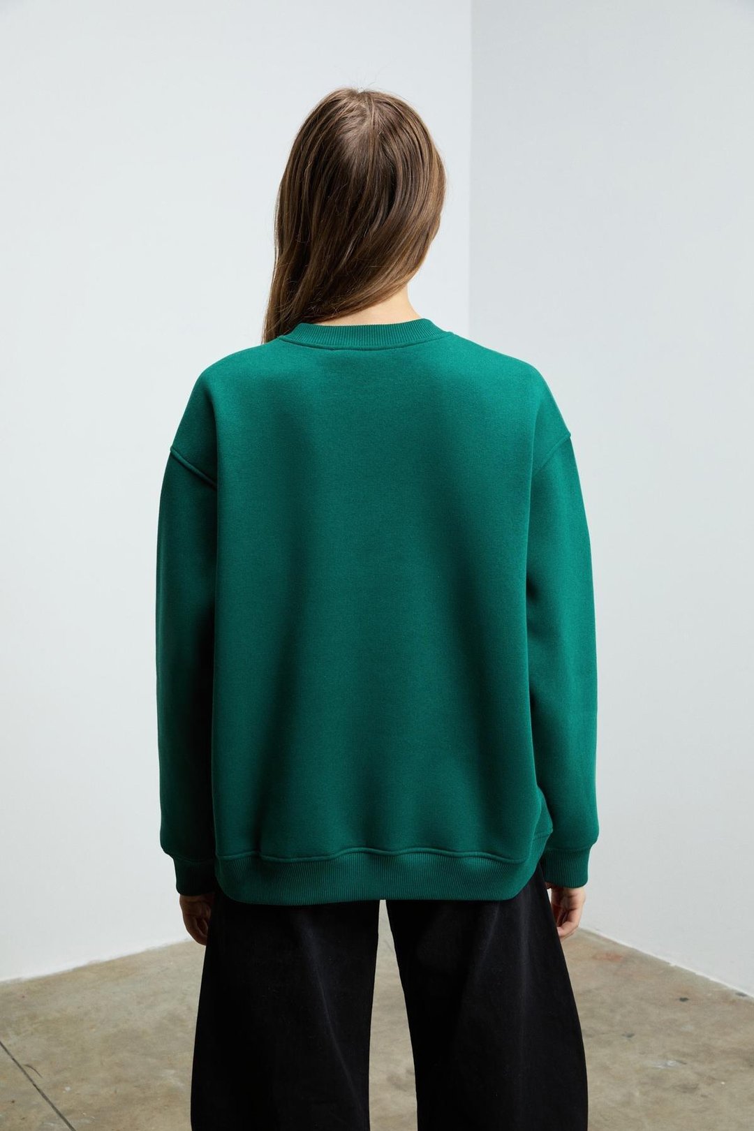 KARIUS Kadın Organik Pamuklu İçi Polarsız Oversize Yuvarlak Yakalı Koyu Yeşil Sweatshirt