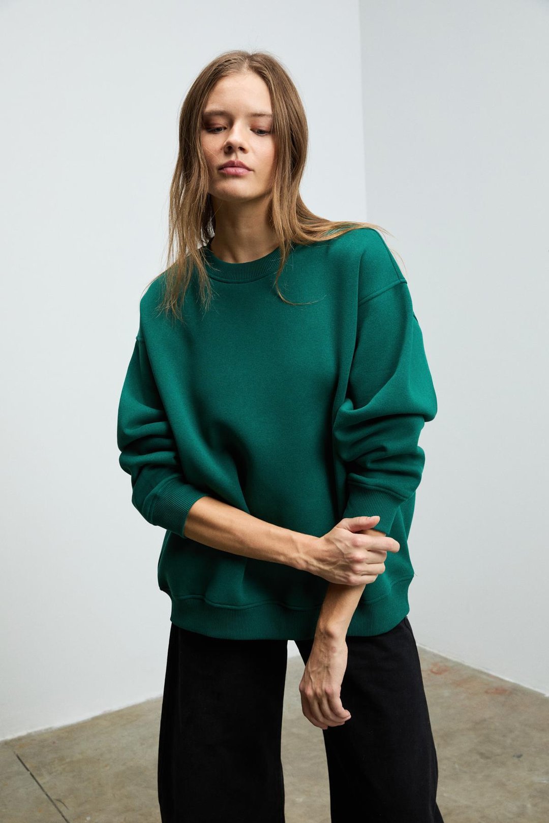 KARIUS Kadın Organik Pamuklu İçi Polarsız Oversize Yuvarlak Yakalı Koyu Yeşil Sweatshirt