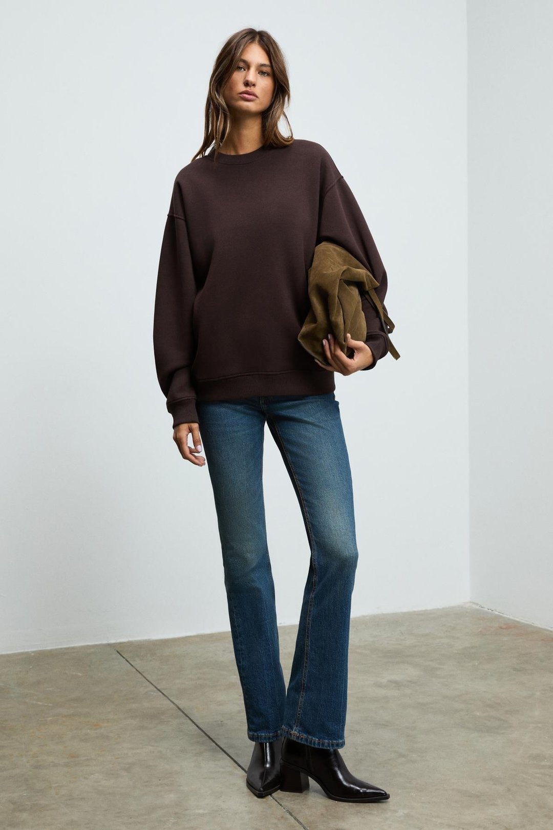 KARIUS Kadın Organik Pamuklu İçi Polarsız Oversize Yuvarlak Yakalı Koyu Kahverengi Sweatshirt