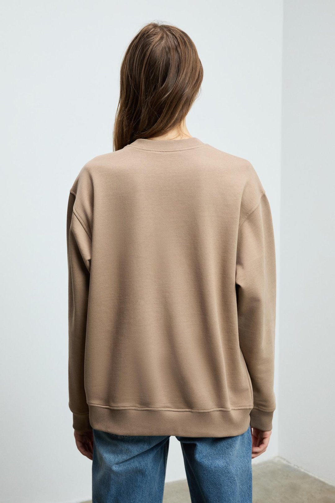 KARIUS Kadın Organik Pamuklu İçi Polarsız Oversize Yuvarlak Yakalı Açık Kahverengi Sweatshirt