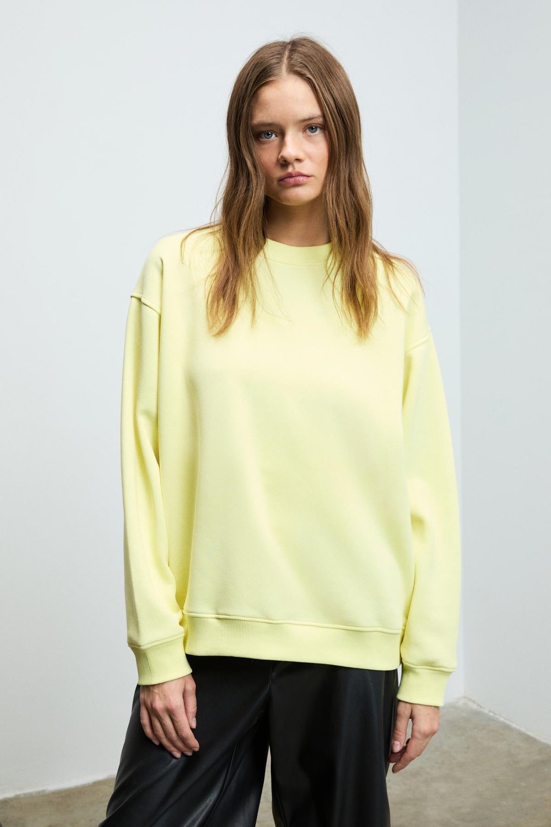 KARIUS Kadın Organik Pamuklu İçi Polarsız Oversize Yuvarlak Yakalı Sarı Sweatshirt