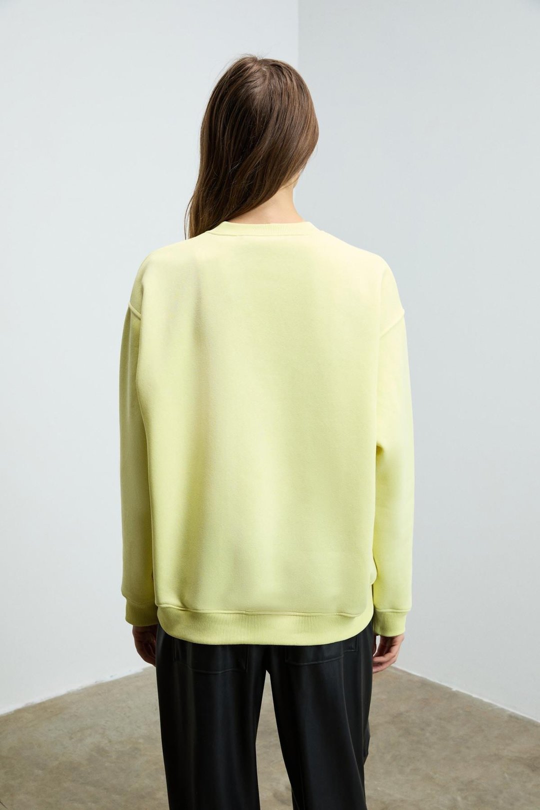 KARIUS Kadın Organik Pamuklu İçi Polarsız Oversize Yuvarlak Yakalı Sarı Sweatshirt