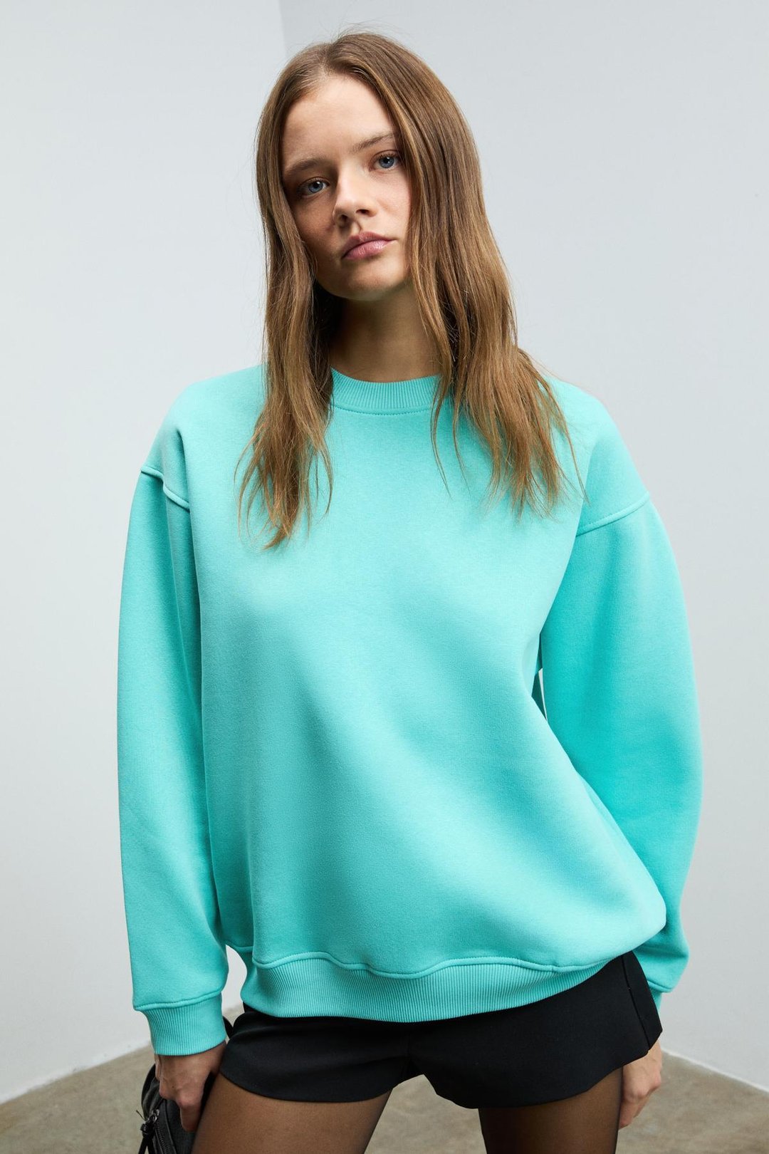 KARIUS Kadın Organik Pamuklu İçi Polarsız Oversize Yuvarlak Yakalı Mavi Sweatshirt