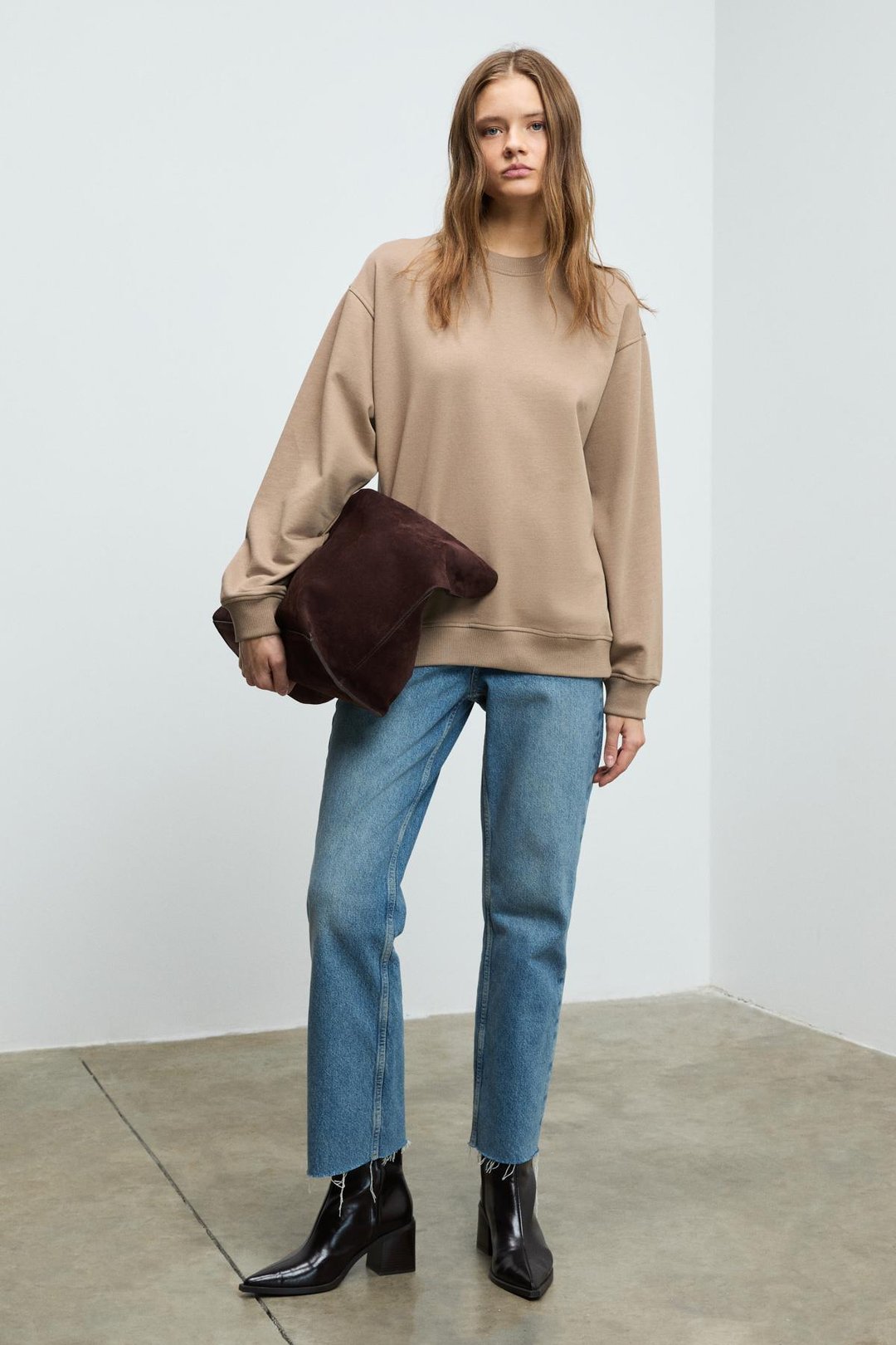 KARIUS Kadın Organik Pamuklu İçi Polarsız Oversize Yuvarlak Yakalı Açık Kahverengi Sweatshirt