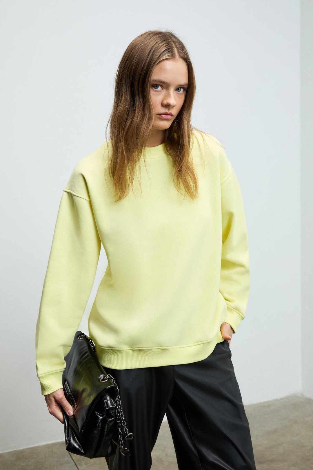 KARIUS Kadın Organik Pamuklu İçi Polarsız Oversize Yuvarlak Yakalı Sarı Sweatshirt