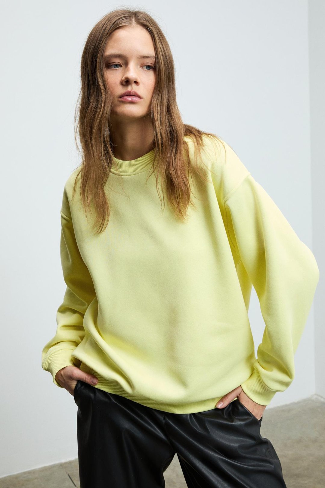 KARIUS Kadın Organik Pamuklu İçi Polarsız Oversize Yuvarlak Yakalı Sarı Sweatshirt