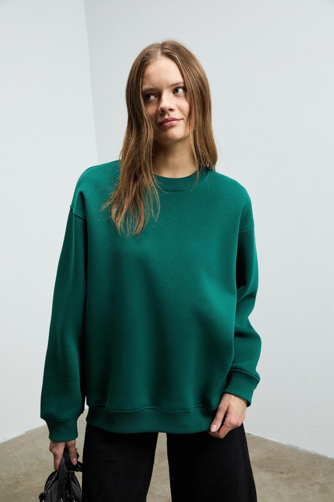 KARIUS Kadın Organik Pamuklu İçi Polarsız Oversize Yuvarlak Yakalı Koyu Yeşil Sweatshirt