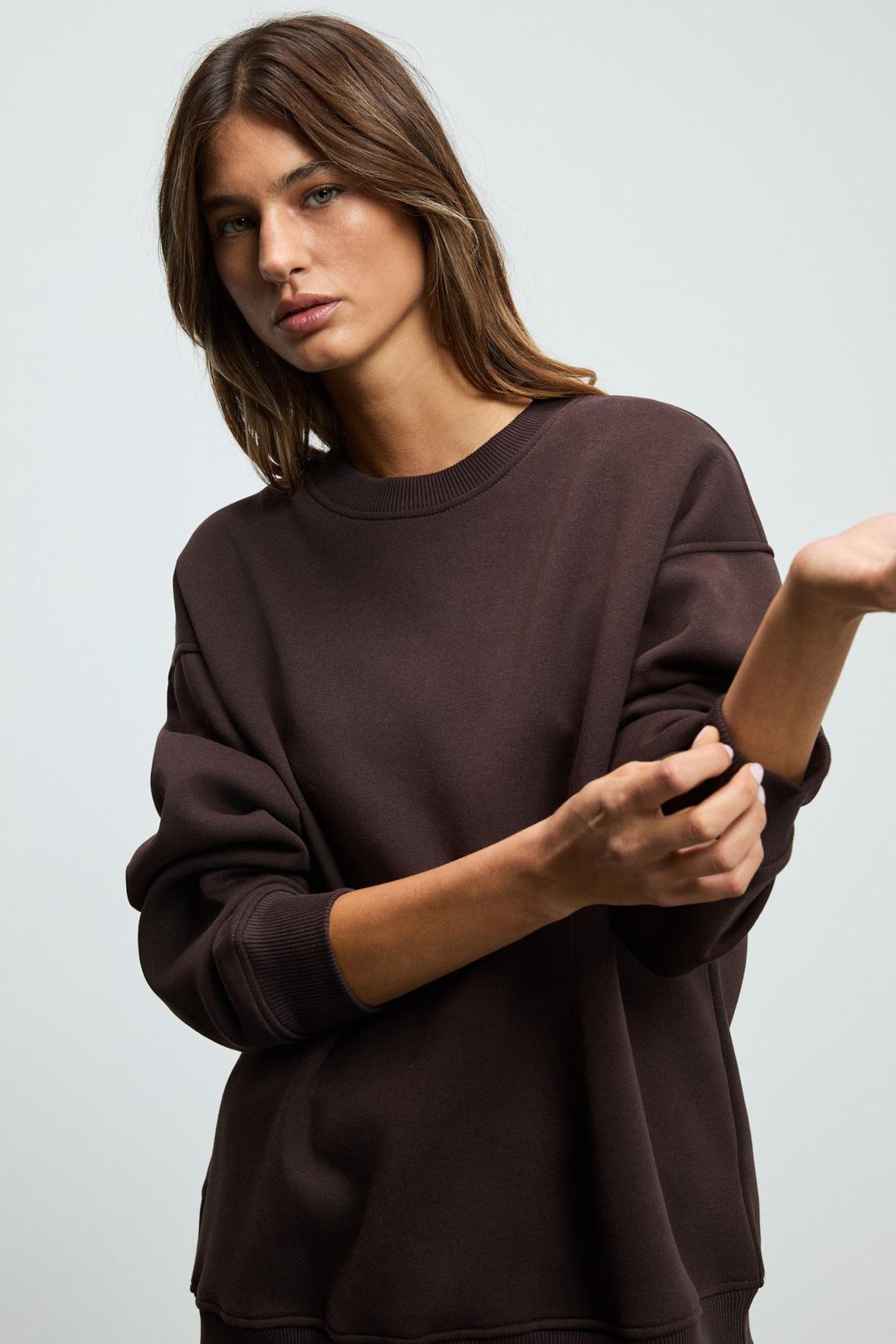 KARIUS Kadın Organik Pamuklu İçi Polarsız Oversize Yuvarlak Yakalı Koyu Kahverengi Sweatshirt