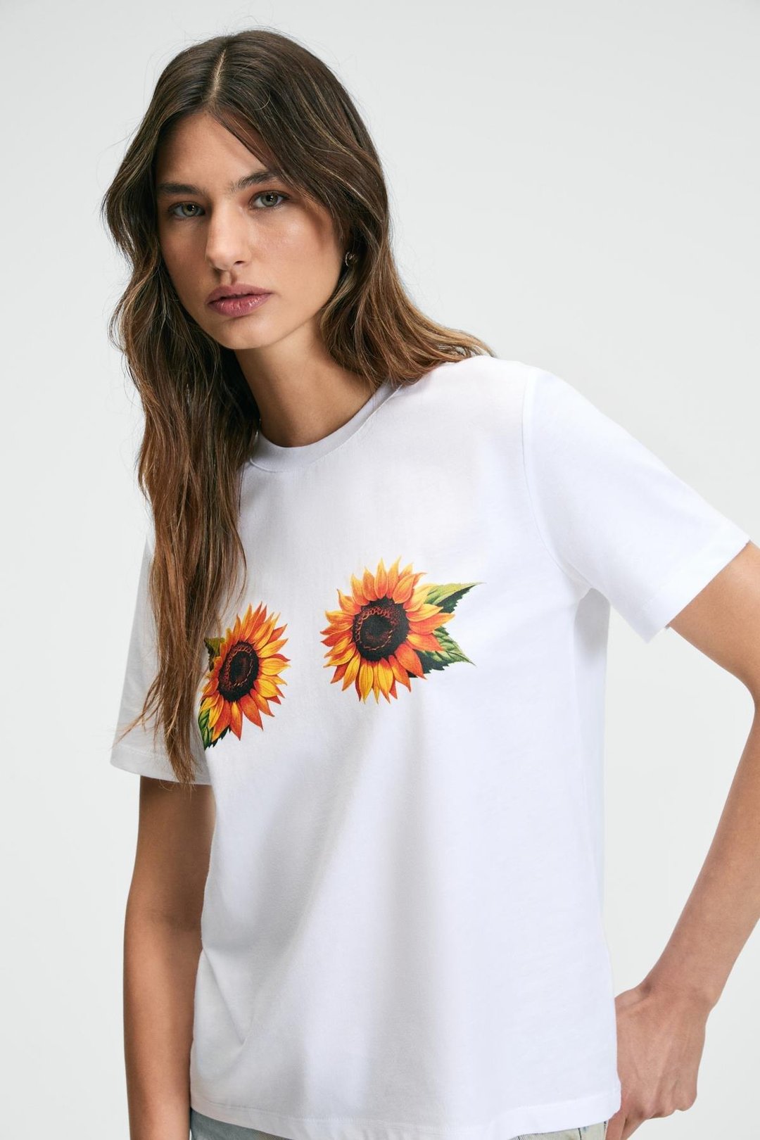 KARIVA Kadın Bisiklet Yaka Kısa Kollu Ön Baskı Detaylı Regular Fit Beyaz - Desenli T-Shirt