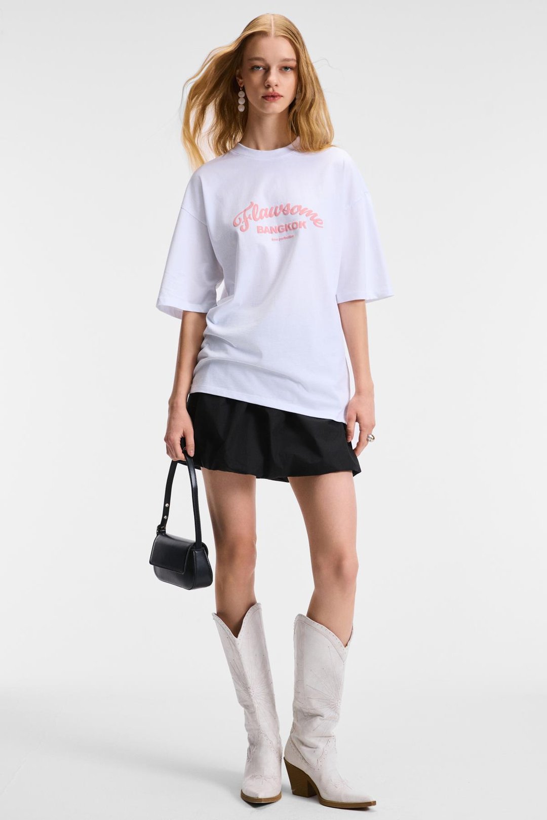 KAROLISKA Kadın %100 Pamuk Oversize Fit Kısa Kollu Yuvarlak Yaka Beyaz T-Shirt